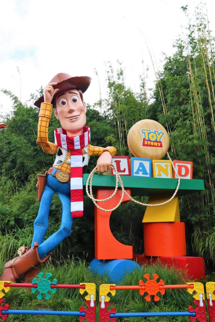 Toy Story Land Christmas - Disney in your Day